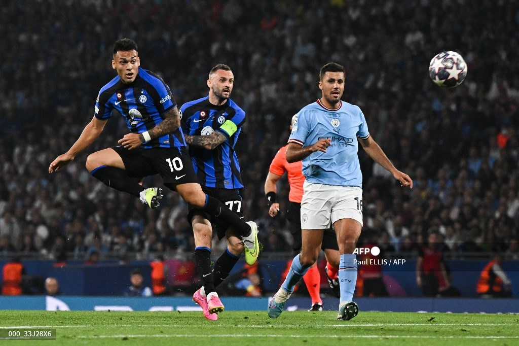 AFP Photo (@afpphoto) on Twitter photo #UCLFinal2023
Manchester City and Inter Milan tied 0-0 at half-time
📷 <a href="/ozannkosee/">Ozan Kose</a>
📷 <a href="/franck_fife/">Franck Fife</a>
📷 <a href="/ellophoto/">Paul Ellis</a>
#UCL #AFP #UCLFinal2023
Manchester City and Inter Milan tied 0-0 at half-time
📷 <a href="/ozannkosee/">Ozan Kose</a>
📷 <a href="/franck_fife/">Franck Fife</a>
📷 <a href="/ellophoto/">Paul Ellis</a>
#UCL #AFP