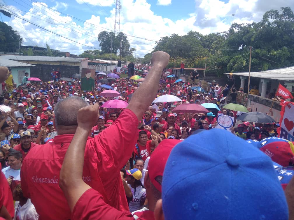 En Cojedes marchan en apoyo a Nicolás Maduro y juramentan las estructuras medias del PSUV
goo.su/qyDmz  

<a href="/CojedesPsuvOfic/">CojedesPsuvOfic</a>

#BienestarIgualdadYJusticia