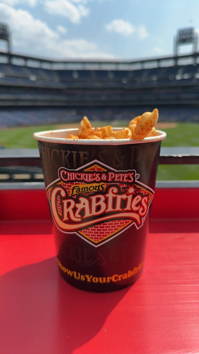 Getting crabfries from @ChickiesnPetes is a must when attending Phillies games!! ⚾️🦀🍟