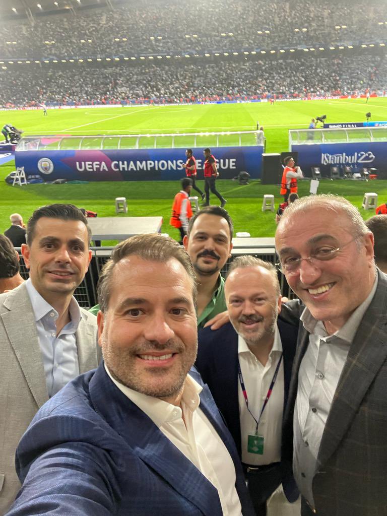 The Champions! 💛❤️