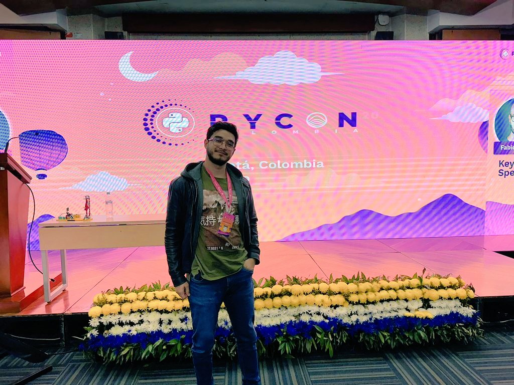 julianperez852's tweet image. Por acá aprovechando que nadie está presentando en la #PyconColombia2023 para robar pantalla 🤭, algún día como expositor.