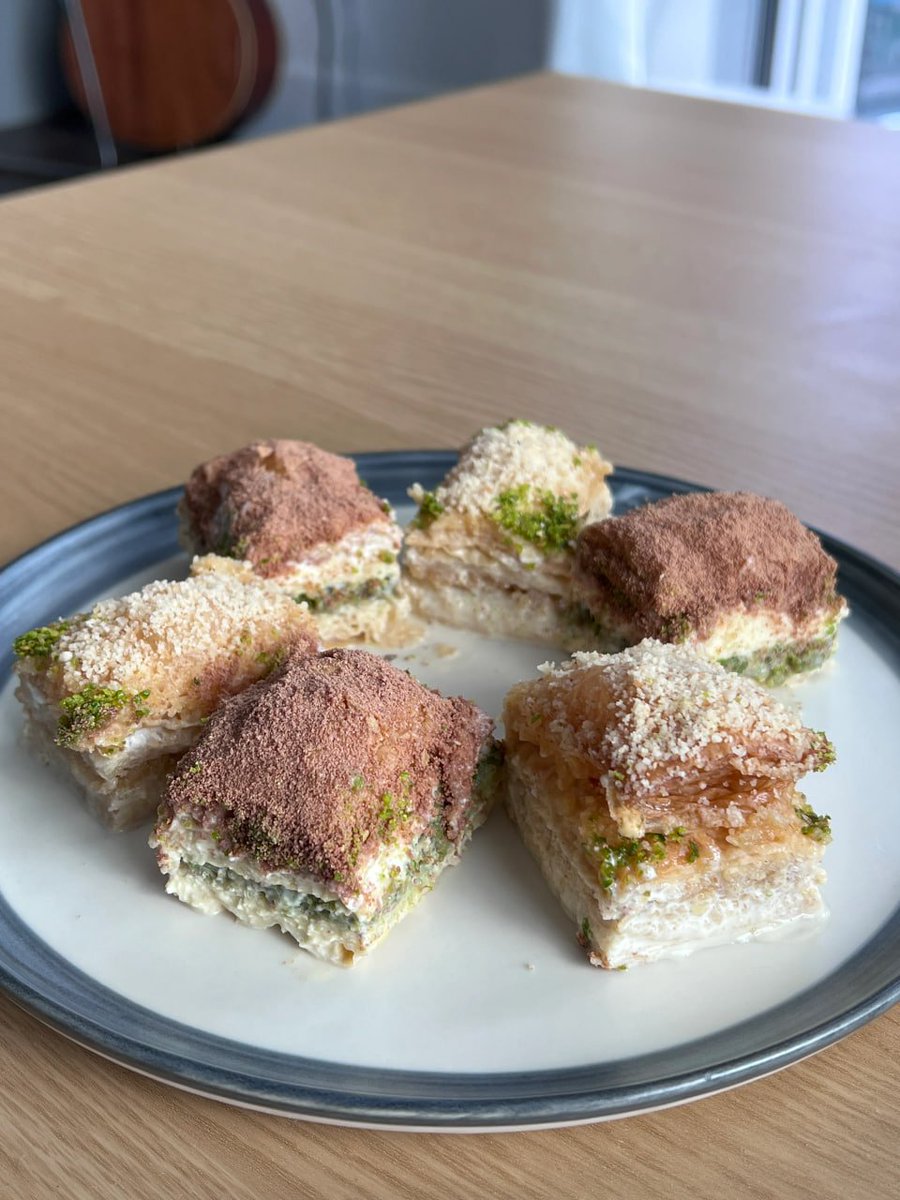 Zerena0823's tweet photo. London ❗️ This Turkish dessert is amazing 🍮 https://t.co/zGSbcoXiaj