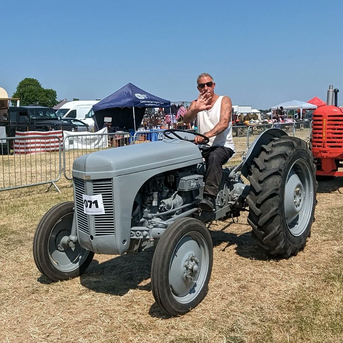avril_read's tweet photo. Spent a wonderful day at Whitwell Steam Fair, where one of my highlights is always seeing my dad drive his little grey Fergie. https://t.co/V0dM0rILS5