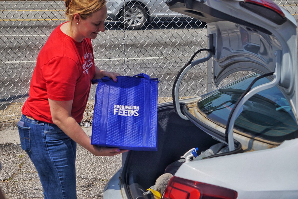 This past week our friends at <a href="/FoodLion/">Food Lion</a> kicked off their Summers Without Hunger Campaign at our Upstate Branch! Their team, along with <a href="/KelloggsUS/">Kellogg's</a>, volunteered in our pantry and made a generous donation to the food bank. We're so thankful for their continued partnership! 💚