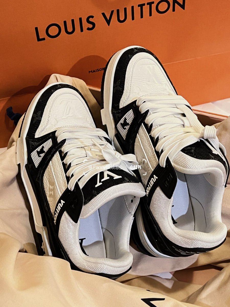 DjLondonSA's tweet photo. Louis vuitton trainer white black🖤 https://t.co/auFLKHtYus