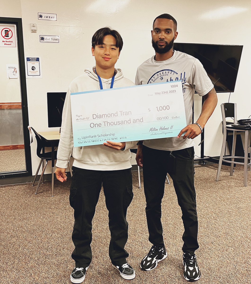 MiltonHolmes11_'s tweet photo. Second year of the Annual #UpInRank👨🏾✈️ Scholarship Fund. Congratulations to the recipients. Continue to be great and leave your mark in this world 💚. God Bless 🙏🏽 #CarryOn https://t.co/wfmfJexdzm