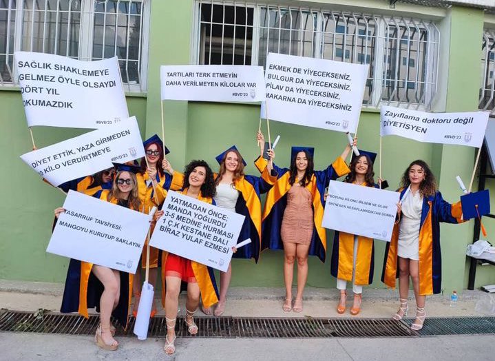 Bildiğiniz bütün mezuniyet pankartlarını unutun 🥰😇