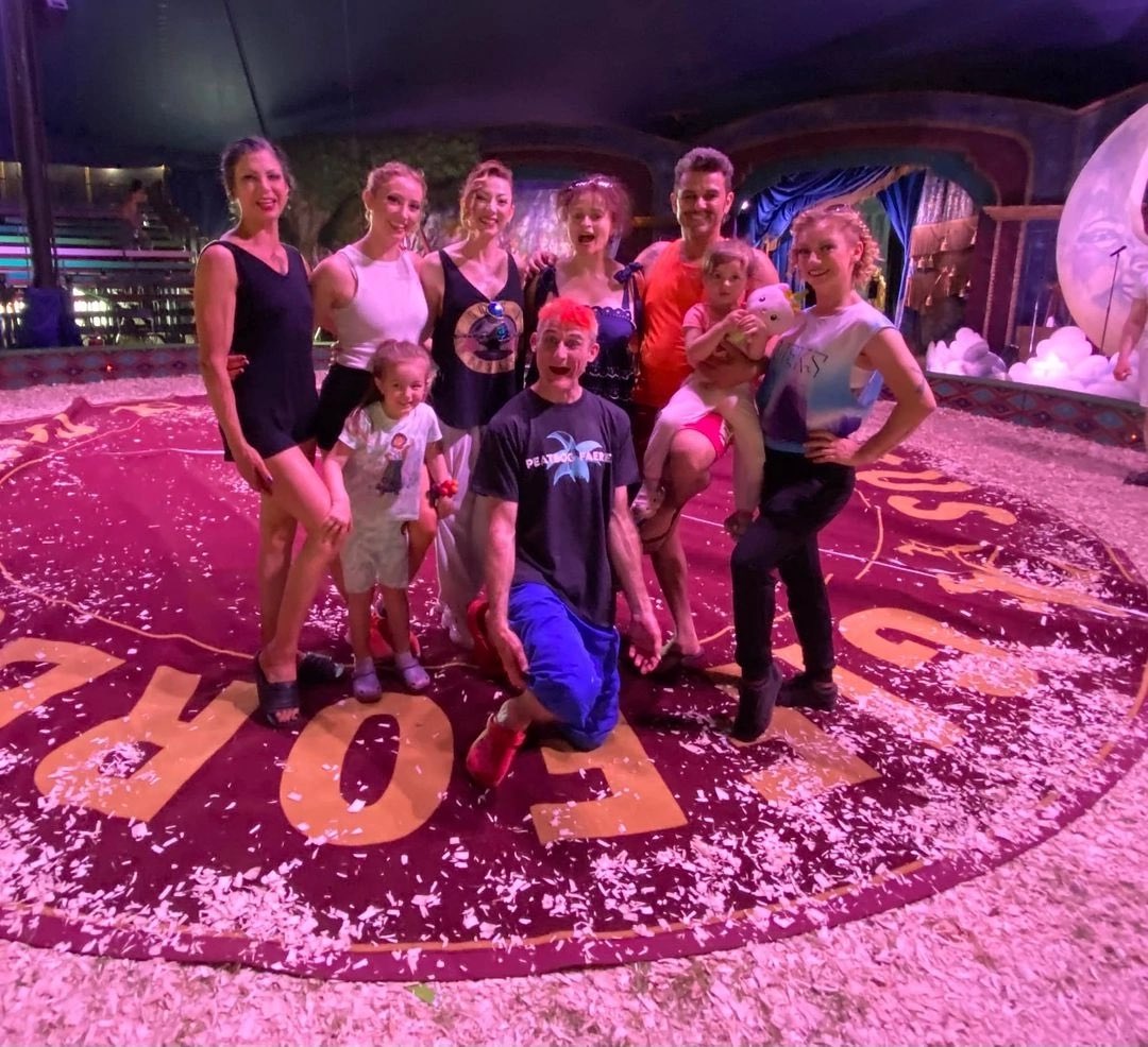 Helena spent Saturday evening at the Giffords Circus in London. + new photos of Hellie in the company of the performers🤹‍♀️ #HelenaBonhamCarter #HBC