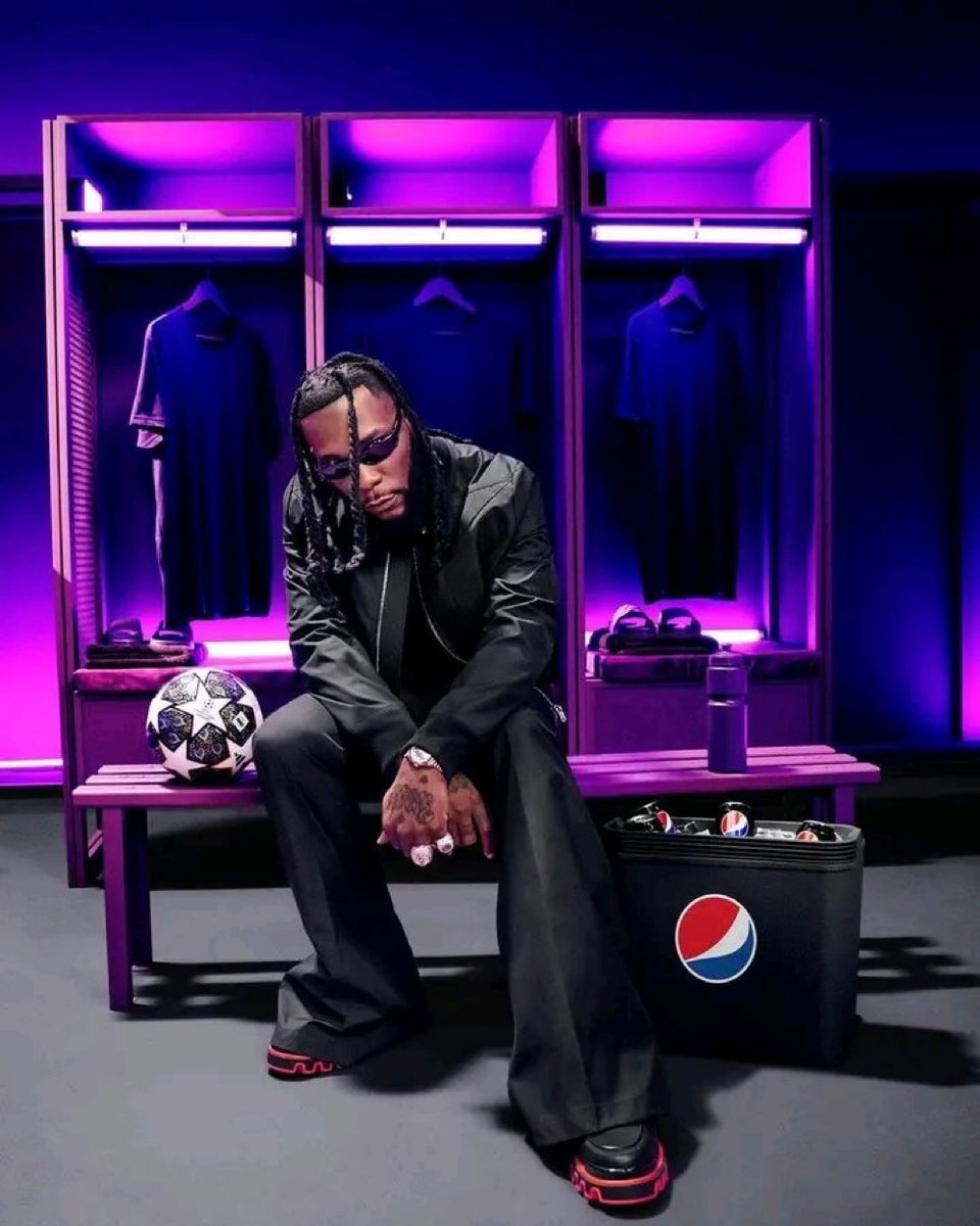 calex_young's tweet image. Burna boy all the way at the UCL 🏆 final #Burnaboy #ıstanbul23 
#inter1 #lukaku 
#Onana #DeBruyne