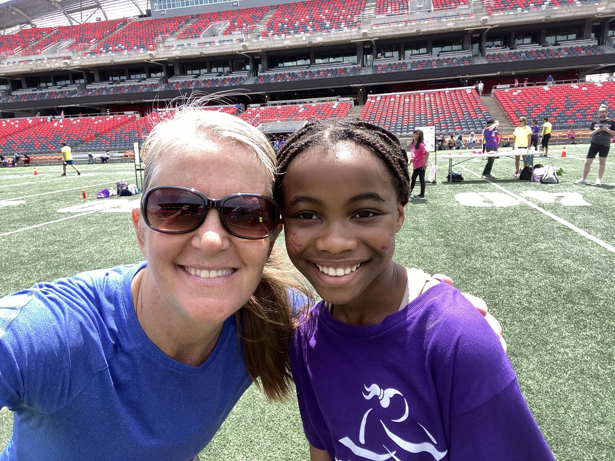 HawthornePS's tweet photo. And that’s a wrap! Hawthorne girls on the run and heart &amp; sole rocked their Saturday! Congrats to all &amp; to #1 Deeqa! @RegLavergne @OCDSB https://t.co/Qg6WwZvs1C