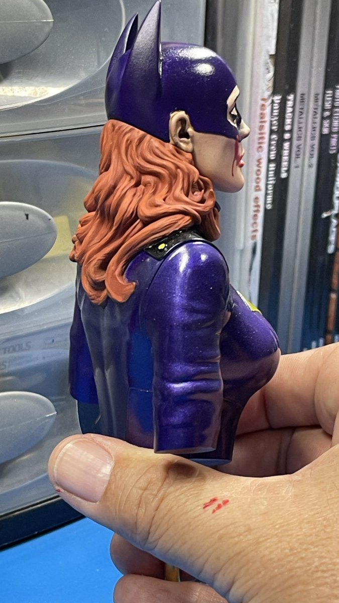 ThunderHobbies's tweet image. Batgirl complete., now to mount her on a base with Joker, this kit is only available at @hengmodelkit on Facebook #Batgirl #comicbook #airbrushing #createxcolors #monumenthobbies #Joker #ArtistOnTwitter