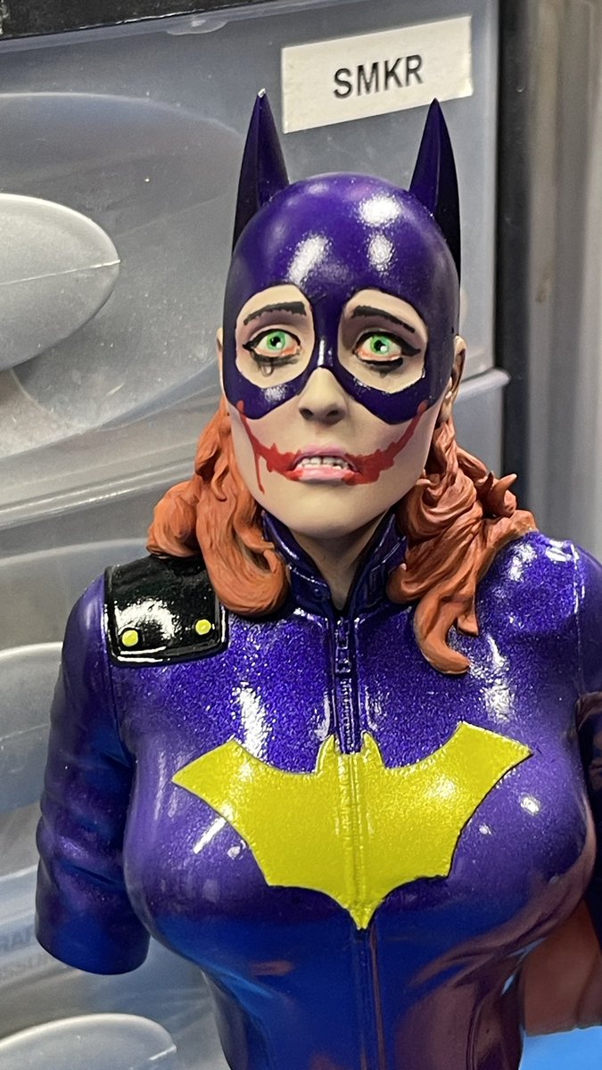 ThunderHobbies's tweet image. Batgirl complete., now to mount her on a base with Joker, this kit is only available at @hengmodelkit on Facebook #Batgirl #comicbook #airbrushing #createxcolors #monumenthobbies #Joker #ArtistOnTwitter