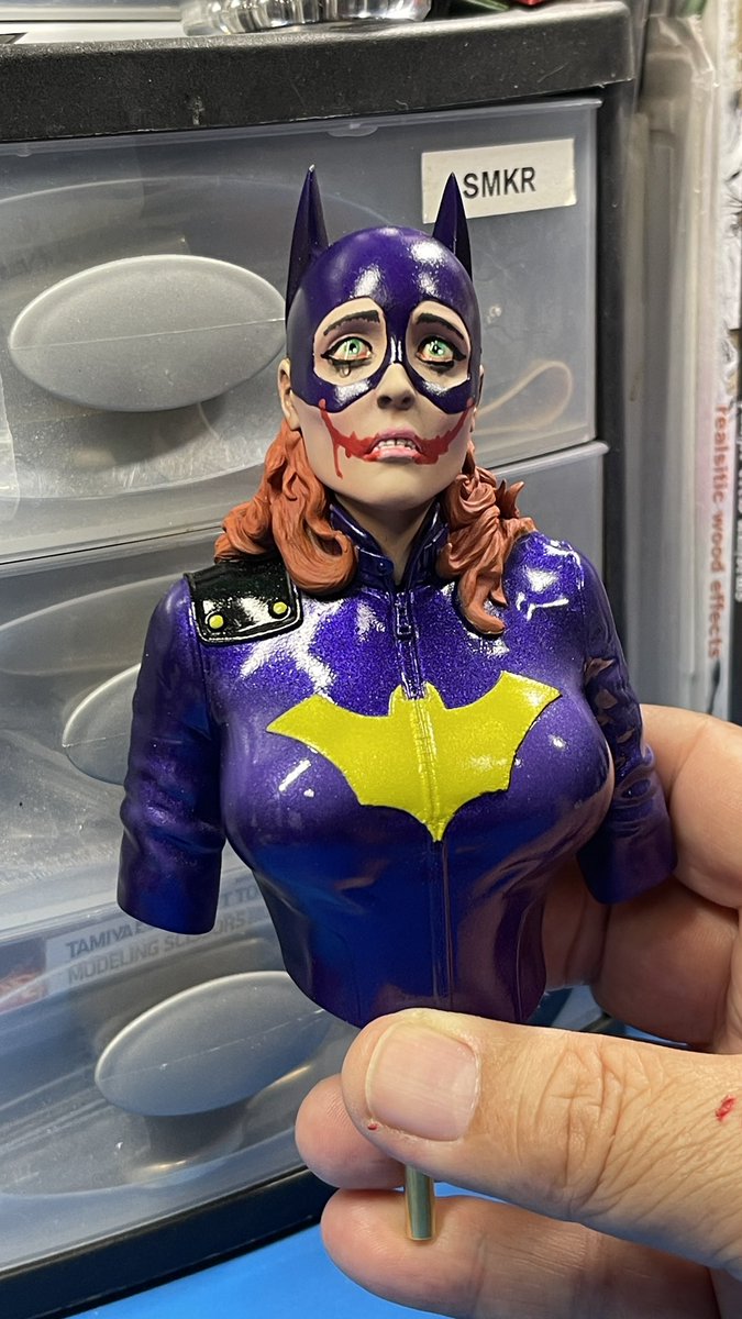 ThunderHobbies's tweet image. Batgirl complete., now to mount her on a base with Joker, this kit is only available at @hengmodelkit on Facebook #Batgirl #comicbook #airbrushing #createxcolors #monumenthobbies #Joker #ArtistOnTwitter