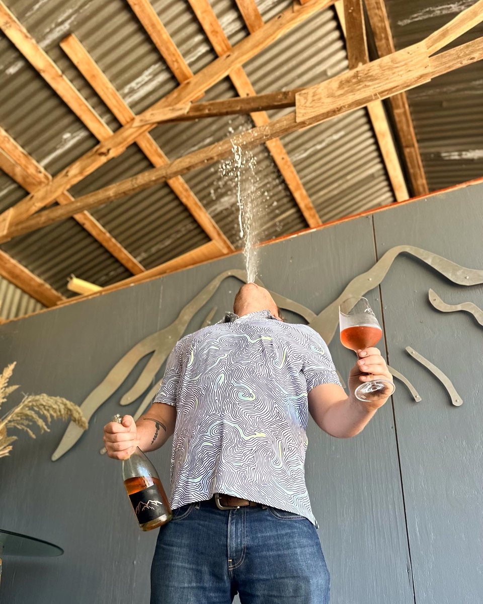 SerranoWine's tweet photo. Enjoying national rosé day with our sparkling Pinot noir rosé!! https://t.co/tsHqIuO9cT