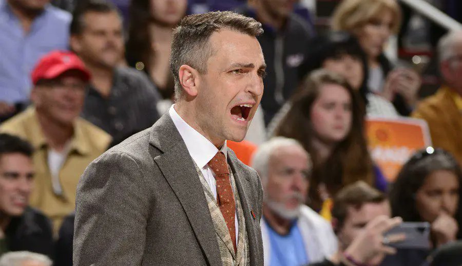 GIGANTESbasket's tweet photo. 🚨ÚLTIMA HORA: Darko Rajakovic será el entrenador de los Toronto Raptors, según @wojespn 

El serbio fue entrenador del Torrelodones en España durante varias temporadas: https://t.co/1zfVEZHZmT https://t.co/cnGwerR3M4