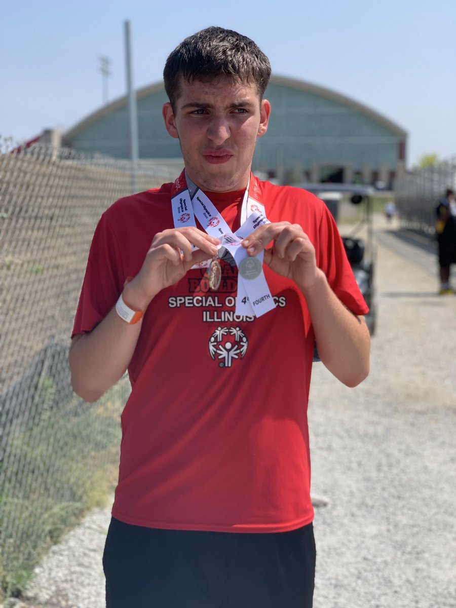 Chris ran his heart out in this heat and took 4th place in his 800 M Run! 🥵 🏃 💪🐾❤️🐾 Great job Chris!