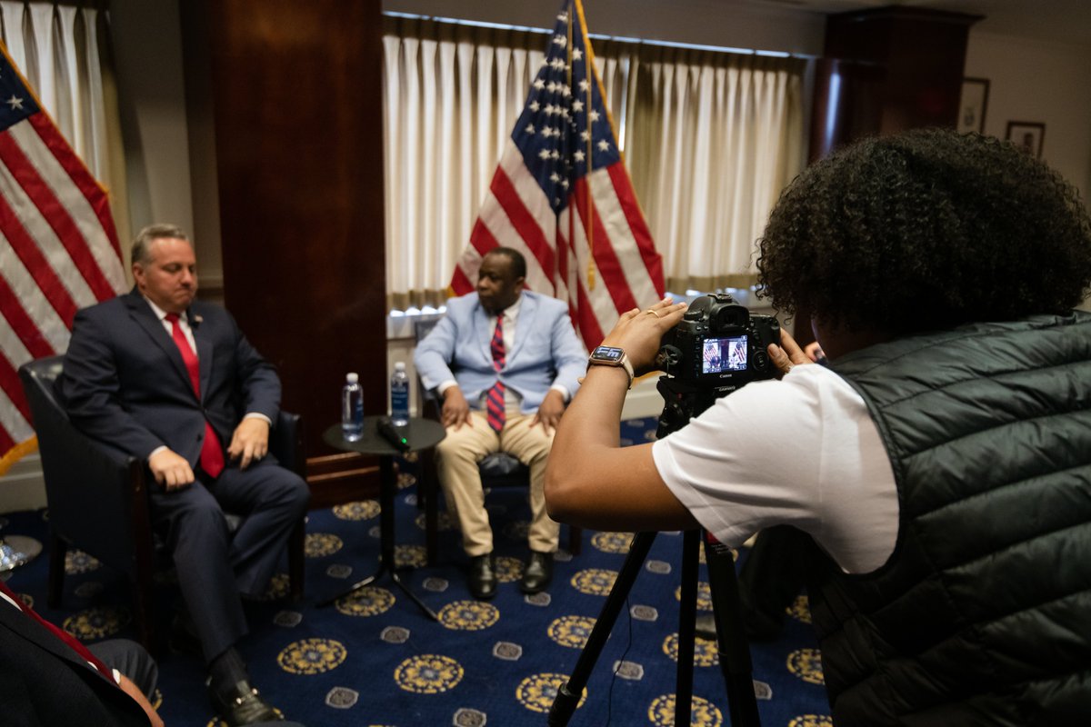 simonateba's tweet photo. My interview with @GOP presidential candidate @RollanRoberts will be posted today at 8 pm tomorrow, Sunday. We discussed from @realDonaldTrump to the Second Amendment to Abortion, and several other issues. It was fascinating. We, however, needed a second camera. Watch it if you can.