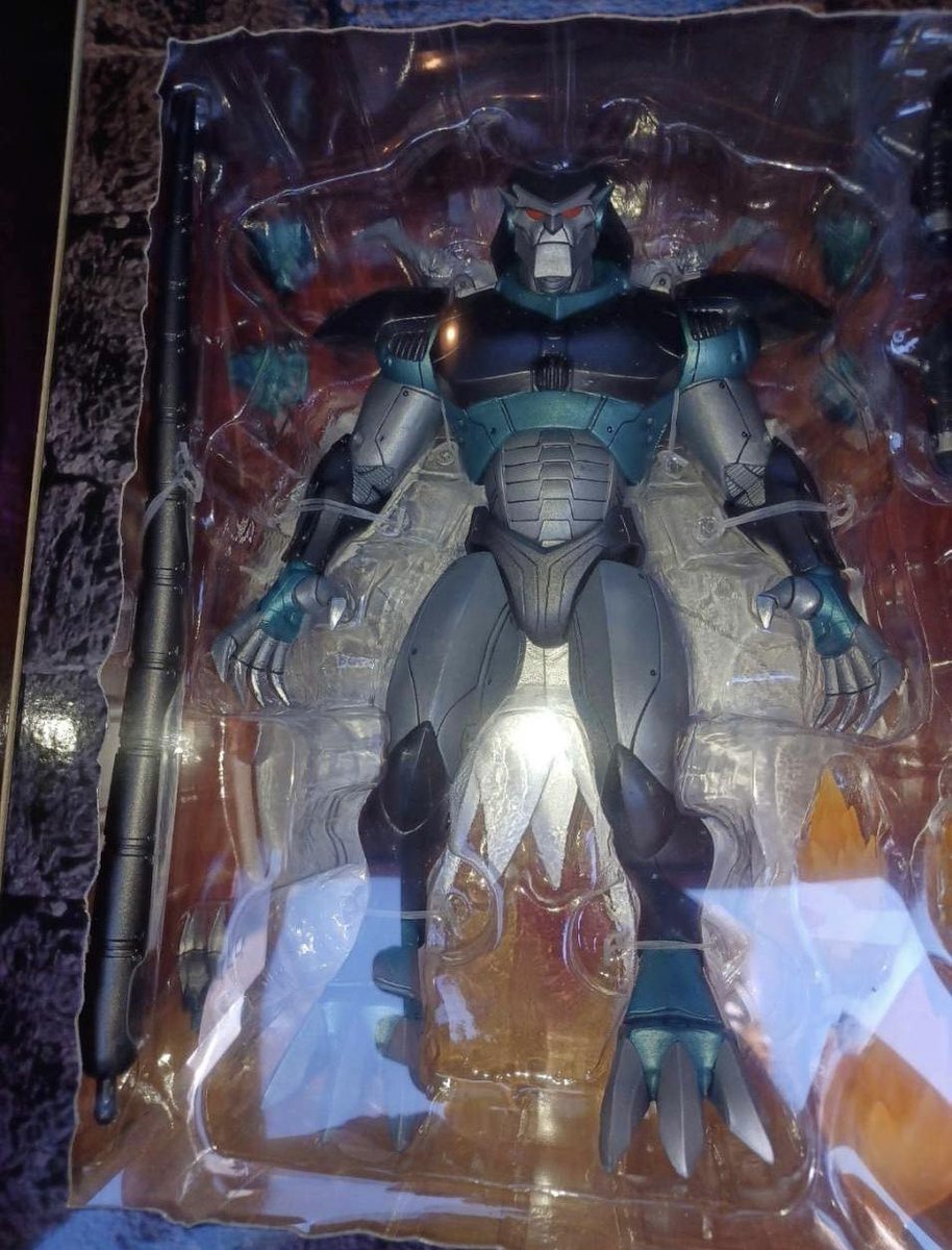 A better look at the steel clan member 
-
Thanks Steven Wagner Jr.
-
#awakening #neca #gargoyles