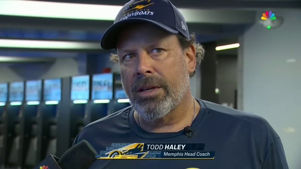 Memphis head coach Todd Haley talks with @ZoraStephenson during this weather delay about what the @USFLShowboats need to do to turn this game around when the game eventually resumes https://t.co/sCgtKlX8kZ