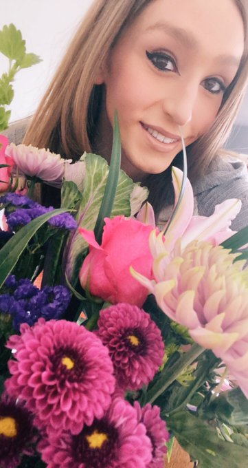 The best way to my heart is flowers💐🥰 I&rsquo;m kinda old school. I had a wishlist but never posted it until