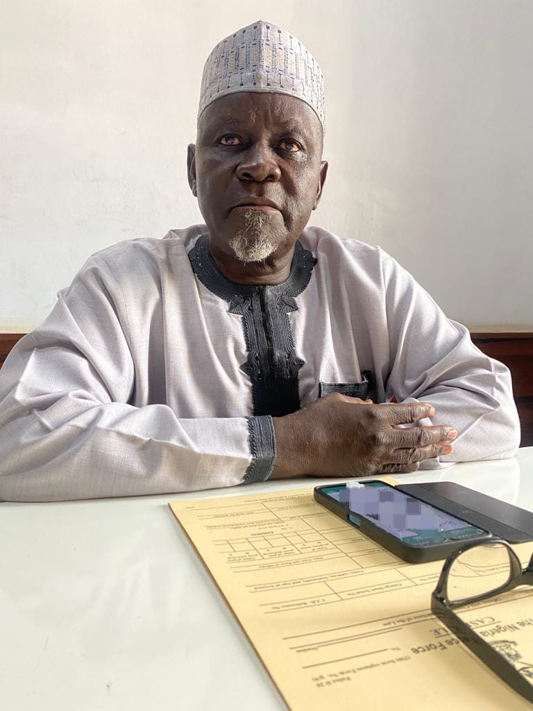 Constan02592105's tweet photo. @DeleFarotimi That was how they entertained us with the arrest of Ahmed Idris, the former Accountant General of the Federation that stole #109B and the Adamawa REC, Hadi Yunusa Ari, has the whole story not turned out as a mere storm in a teacup?. https://t.co/mq91GymmjZ