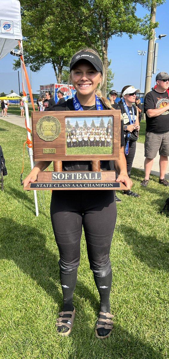 Last game of her High School career and Tiegen and her <a href="/MEHSsoftball/">Official Cougar Softball</a> team win a STATE CHAMIONSHIP!! So unbelievably proud of the player and person you are <a href="/tiegenrichards/">Tiegen Richards</a> !🖤💛