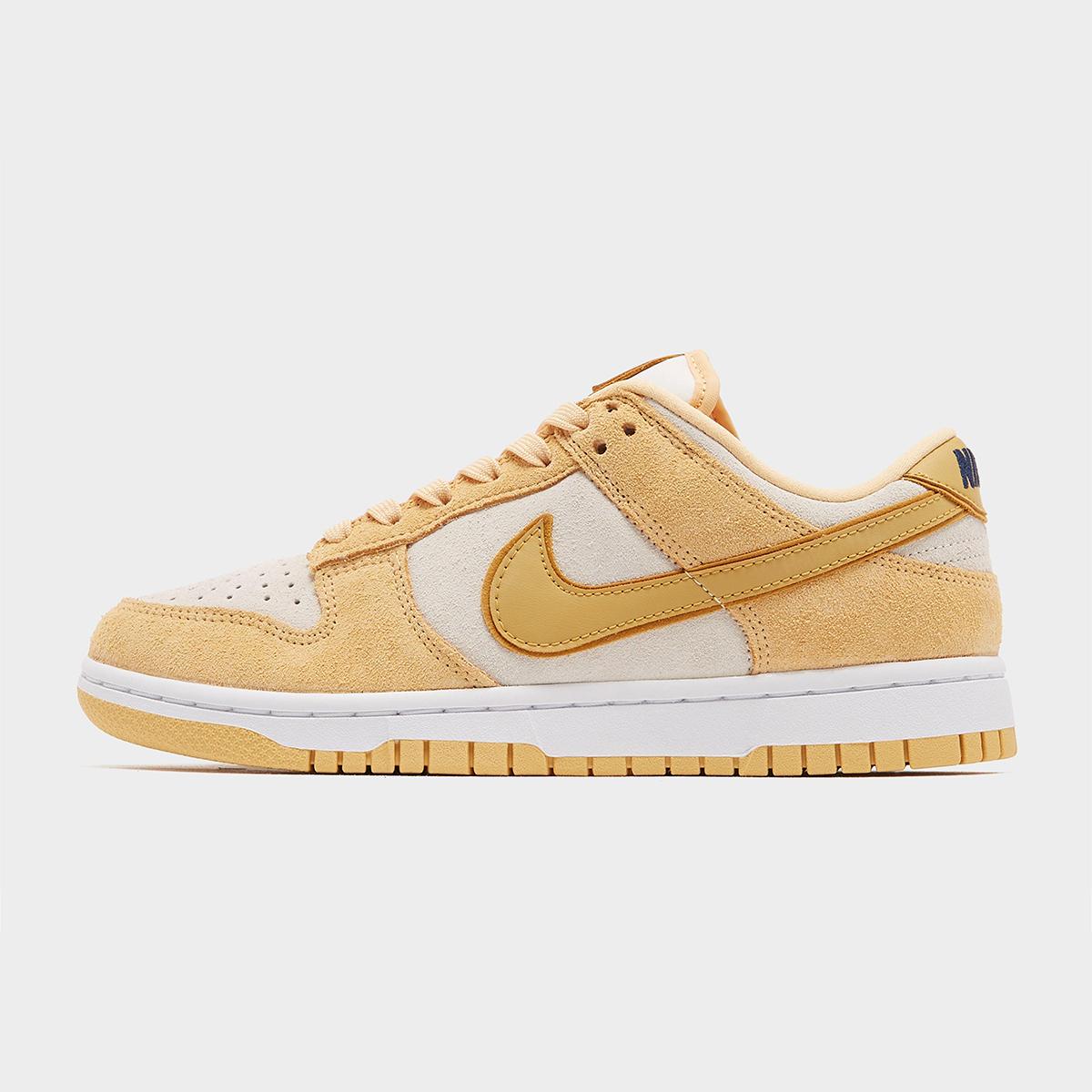 houseofheat's tweet photo. The Nike Dunk Low LX “Gold Suede” Drops June 22

DETAILS: https://t.co/8UyX1XHXk1 https://t.co/qZV8WGZ1p5