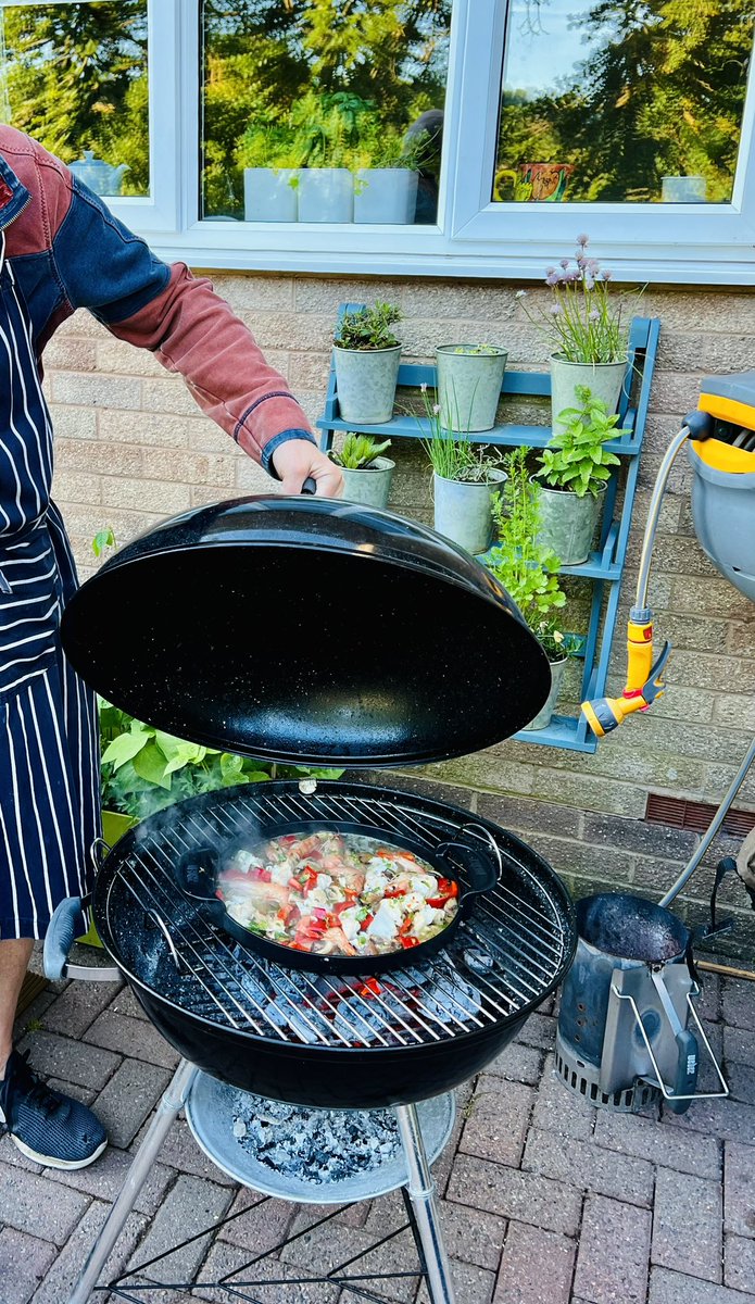 bryce_isobel's tweet photo. Summer lovin’ 🎶 lovin’ Summer. #JuneDays #SummerNights #Cornwall #barbecues #eatingoutdoors https://t.co/qFG8fXgMVj