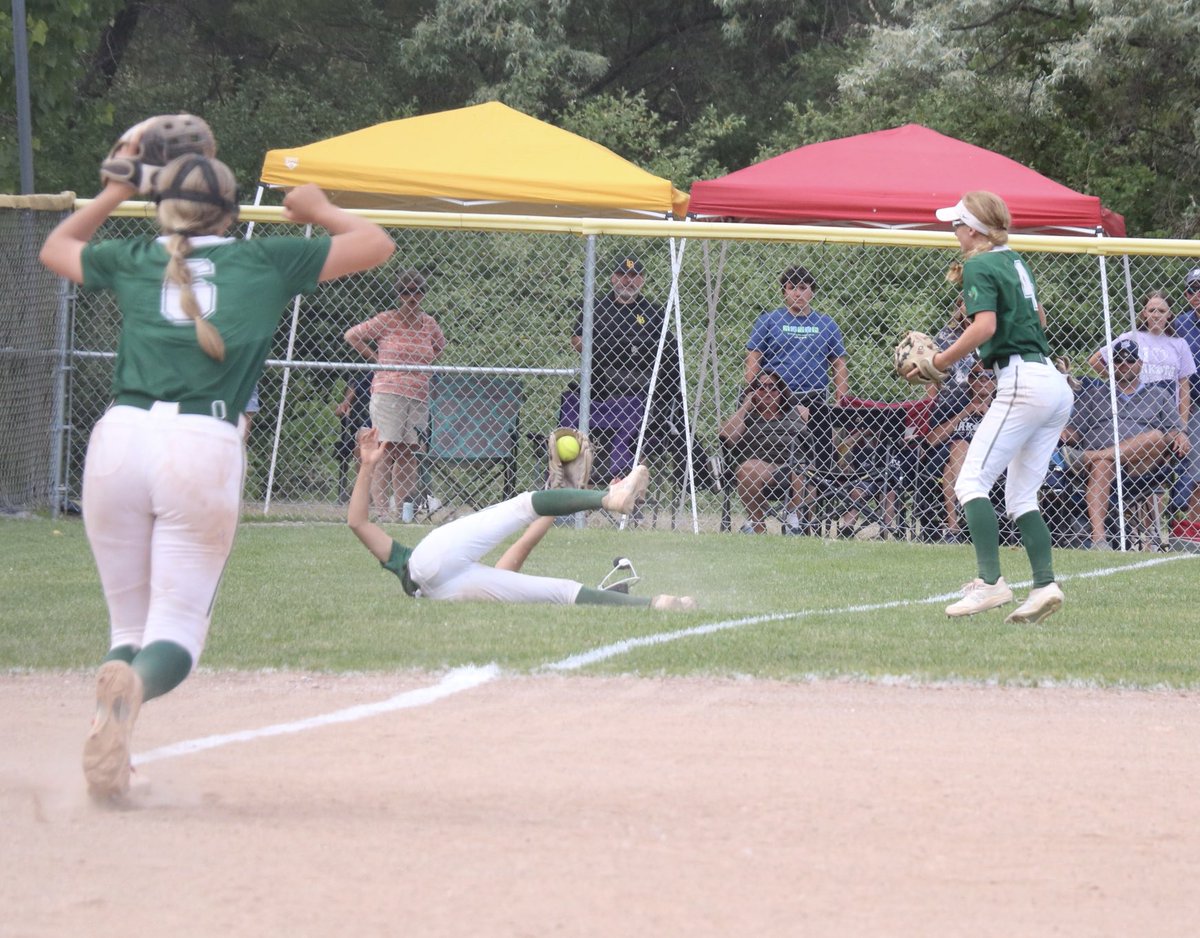 LkOrionSchools's tweet photo. How you win a regional… diving catch in foul territory to seal it. Dragons 2, Dakota 1. ⁦@LkOrionHS⁩ softball heading to the Division I state quarterfinals on Tuesday. https://t.co/fjbQxIumiM