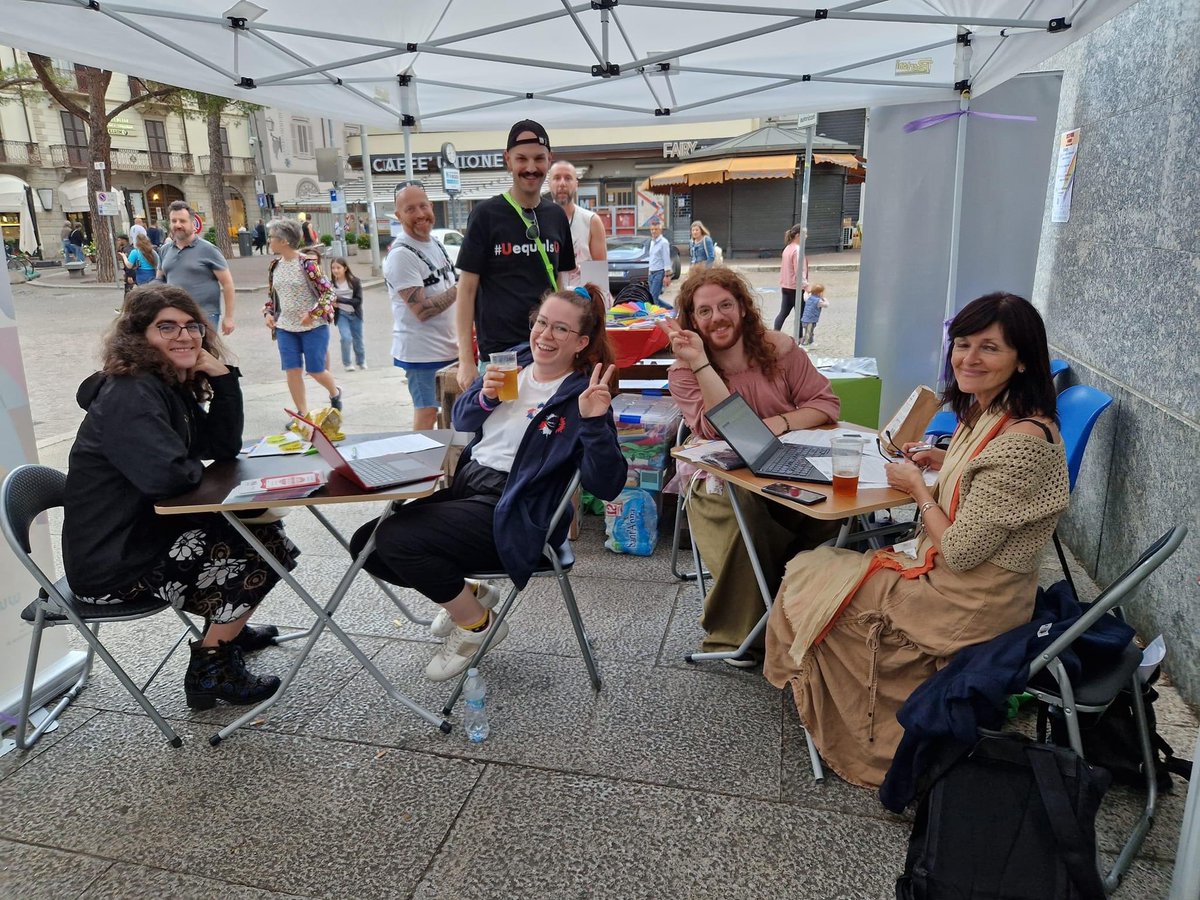 friendly_test's tweet photo. Giornata intensa al Lecco Pride, tanti test, gente simpatica e accogliente. Grazie! Prossimo appuntamento al Bergamo Pride di sabato 17 giugno. Vi aspettiamo. #bergamoleavesnoonebehind #BergamoFTC #CheckPointBG #cHIVuoleconoscere #salutesessuale https://t.co/eIKc8uHv34