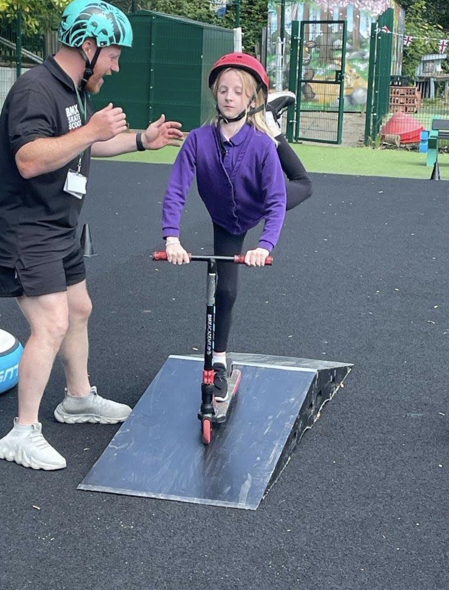 BCA_Academy's tweet image. More pics from yesterday’s fantastic scooter workshops with Terry from @MikeBMXAcademy What a way to spend a Friday! #growthmindset #flearning I can’t do it… yet! 👏🏻👏🏻👏🏻@GreenwoodAcad #sweatandsmiles