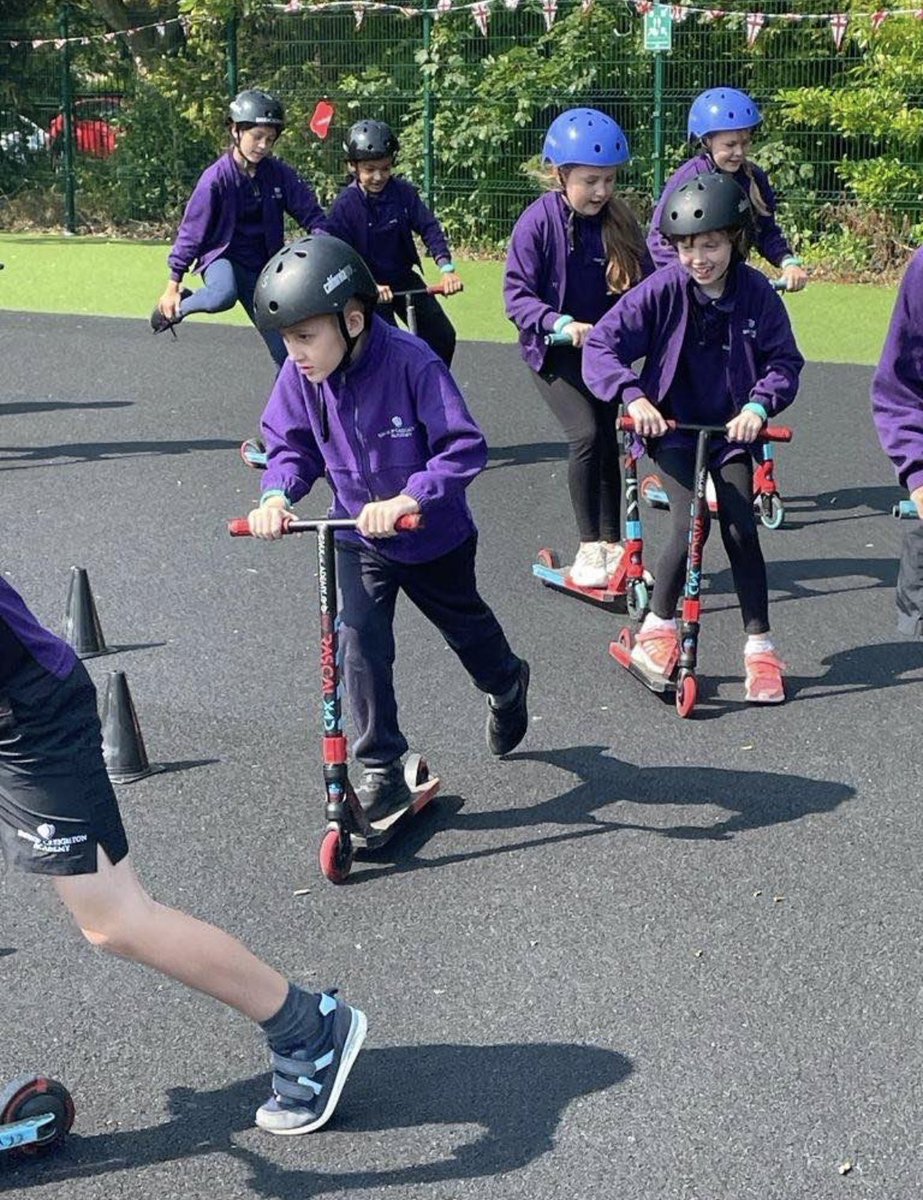 BCA_Academy's tweet image. More pics from yesterday’s fantastic scooter workshops with Terry from @MikeBMXAcademy What a way to spend a Friday! #growthmindset #flearning I can’t do it… yet! 👏🏻👏🏻👏🏻@GreenwoodAcad #sweatandsmiles