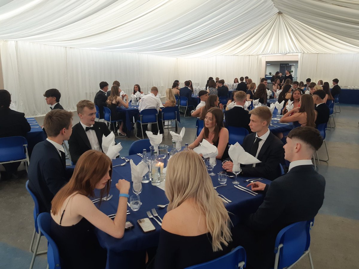 djbecosse's tweet image. Delightful evening with the wonderful @StrathallanSchl Lower Sixth at their Formal Dinner Top food from Chef Bruce &amp;amp; the @SodexoGroup team Great camerarderie, laughter and memories #StrathCommunity #FriendsForLife #SteppingUp #iloveboarding @BSAboarding