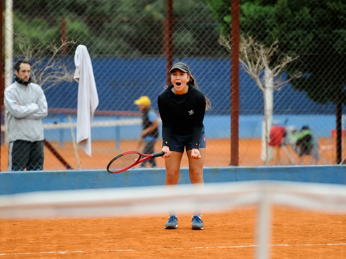 TenisCASLA's tweet photo. ¡Campeona en casa! 🏆

Sofía Nappi, hincha y jugadora de San Lorenzo, se consagró en el #Region8 Sub 14 disputado en Ciudad Deportiva.

¡Felicitaciones, Sofi! 💙❤ https://t.co/ibtcJghQTR