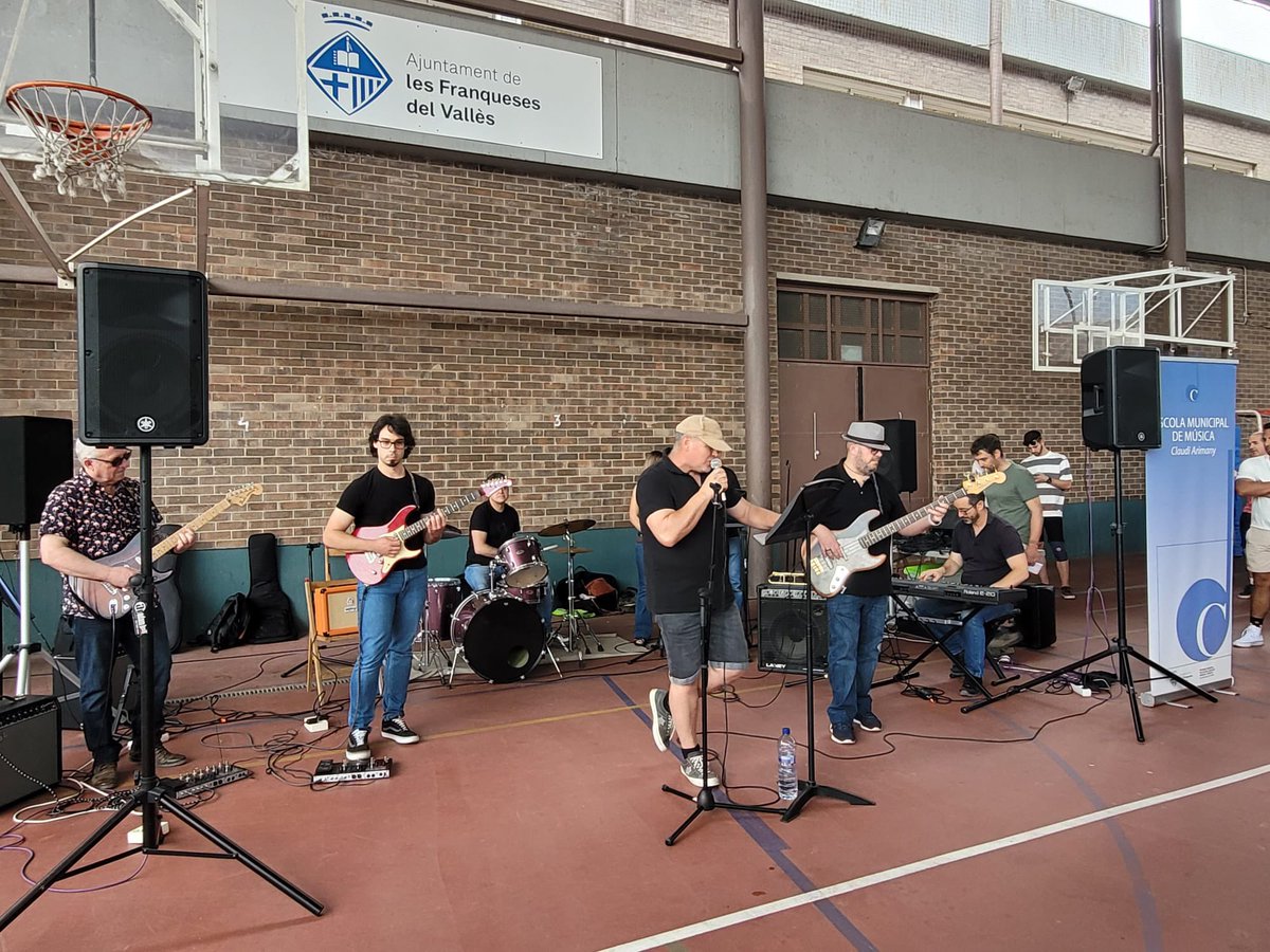 joseantonioag10's tweet photo. Espectacular Concert de fi de curs de l’ @EMMFranqueses , un any més no ens deixen de sorprendre, felicitats a tot l’equip de mestres per l’esforç. Impressionant !!! #música #educació #lesfranqueses #psclesfranqueses https://t.co/uM1Rw7gzfh