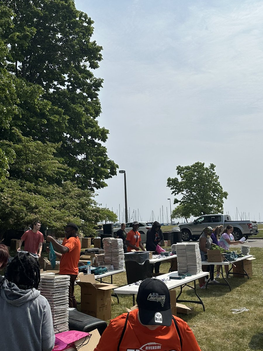 Tigers help set up the Water Lantern Festival to kick off  our 1st fundraiser of the summer! <a href="/water_lantern/">Water Lantern Festival</a> #LevelUp