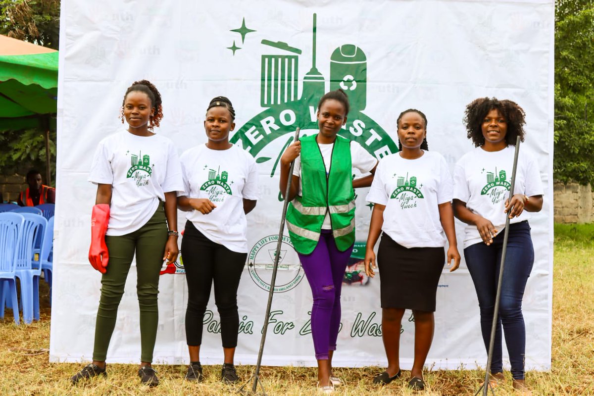 Nancyfanice's tweet photo. Today we joined members of Miya Ywech Association for a clean up at Prof. Nyongo's Botanical Garden Park as well as planting of trees #kisumugreeninginitiative
#ZeroWaste 
@happylifefordevelopmentCBO
@SamsonOnditi12 https://t.co/i9xOd1jtQY