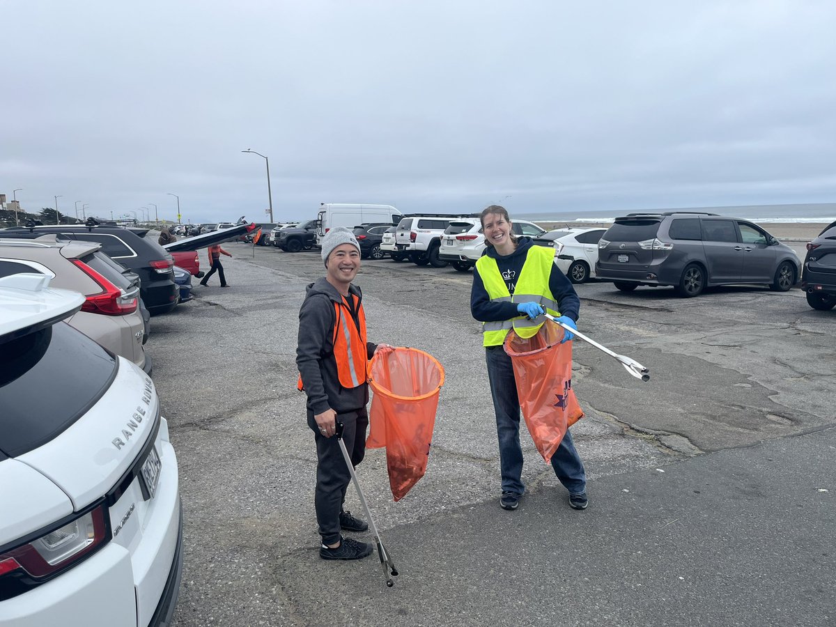 uniteddemclubsf's tweet photo. A big thank you to the 22 volunteers that showed up on this slightly foggy and drizzly morning to help pick up trash along Ocean Beach, and help #KeepOceanBeachClean! 

As always, a big thank you as well to our co-hosts @oceanbeachcafe @WeAreTogetherSF and @RefuseRefuseSF 🙏🏽💪🏽💙 https://t.co/WUwWZ9Qn2l