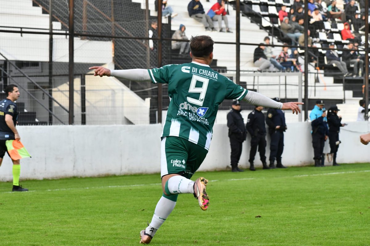 fedebuffalari_'s tweet photo. Me daría tal vergüenza
Si te dieras cuenta ahora
Que no puedo ni mirarte
Que enloquezco por completo
Eres el centro del cosmos
Mi universo paralelo
Me obligo a no gritarte que te quiero
Que te quiero, oh-uh-oh https://t.co/aoSsBmRdnI