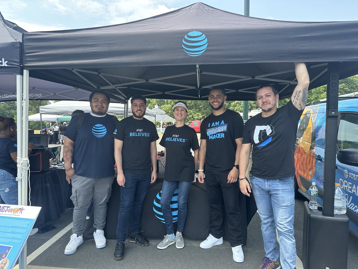 jackiepjackson's tweet photo. Celebrating Juneteenth in with the NAACP NJ Edison/Metuchen Chapter at the AT&amp;T Technology Tent with the NY/NJ Retail Team and my AT&amp;T ERG Family. Thanks @judy_cavalieri @TrishaTCostanza @angels_candie @DANTandT @OneNyNJ 
@theeastregion
@YoericV 
@doctorboblee
#LifeAtATT https://t.co/JiHusS37Eg