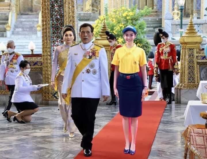 รอยัลลิสต์มาร์เก็ตเพลส-ตลาดหลวง tweet media
