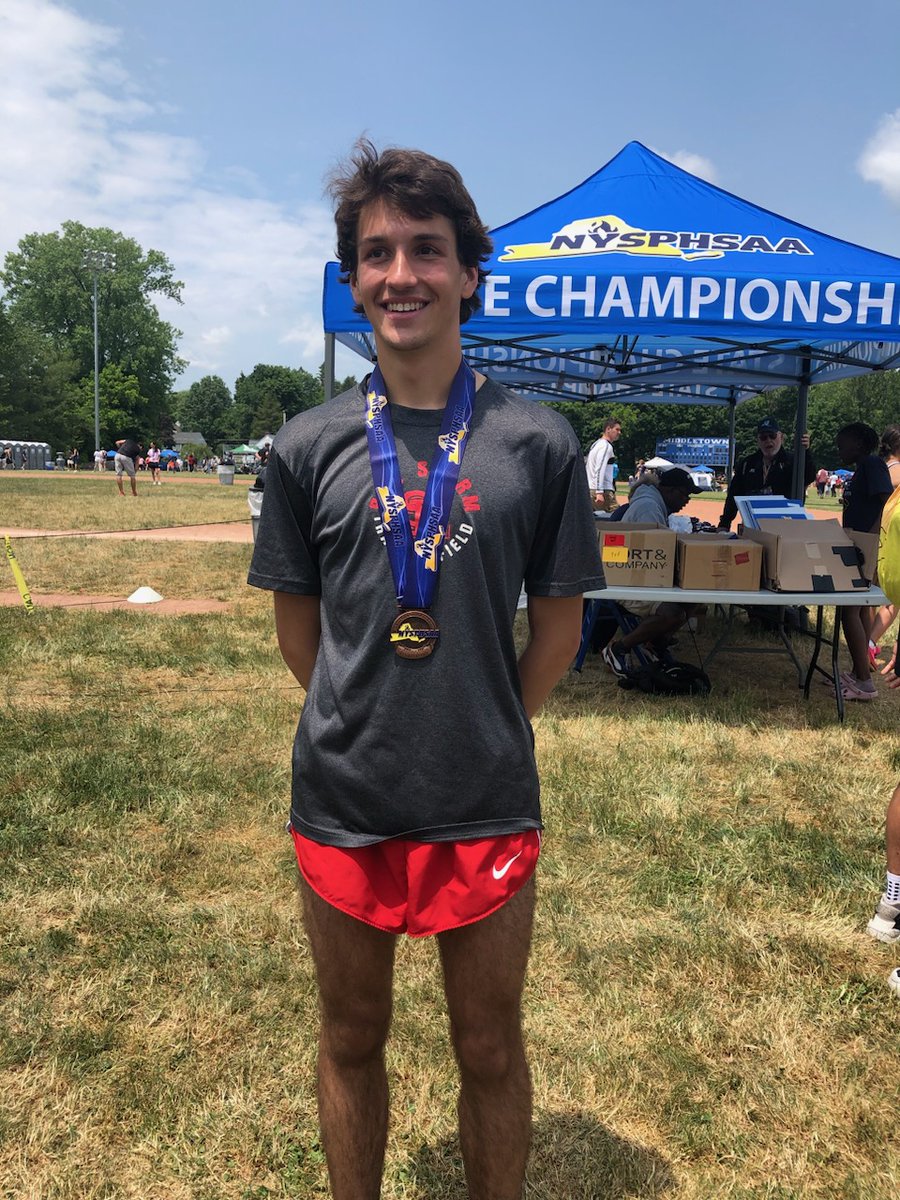 BillPeer2's tweet photo. Congratulations to senior Sam Ash on his 6th place finish today @NYSPHSAA meet. Sam's time of 4:24 marks a personal best and caps a great career @saranaclakehs.  We thank Sam for all his contributions to our program and wish him well as heads to @ColgateXCTF. @AdkEnterprise https://t.co/20iotDthSx