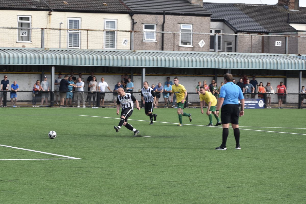 paulmoran62's tweet photo. Set 15 from @AbbeyRoadVets 3-1 @RRFCOpenAge today in the @livoldboys Bill Hughes Senior Shield Final shows @eggymag completing his hat trick from the penalty spot in the sequence of pictures https://t.co/uIg8RMGrzE