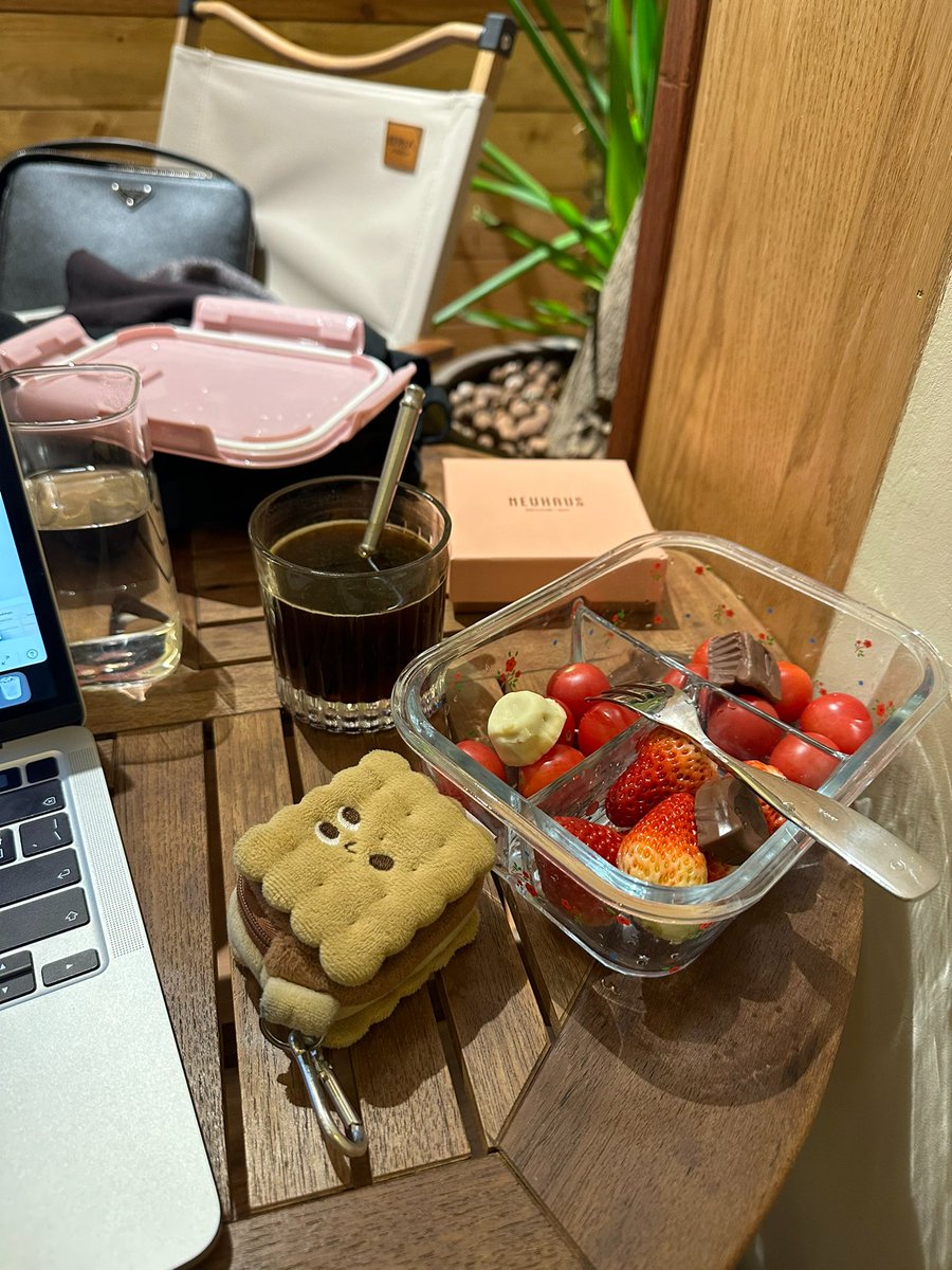 SPLITPEAS22's tweet photo. Is time to pause my work and refill my stomach ❤ https://t.co/ksIaN58QrG