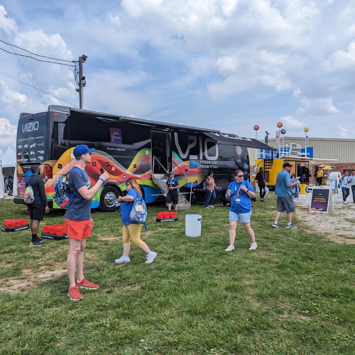 VIZIO's tweet photo. Last week, we were happy to join @WalmartInc for their Associates Week Expo in Arkansas, where several hundred attendees climbed aboard the #VIZIOBus to check out the latest in VIZIO Smart TV and Sound Bar innovation ๐ https://t.co/S0tvnbmH2z