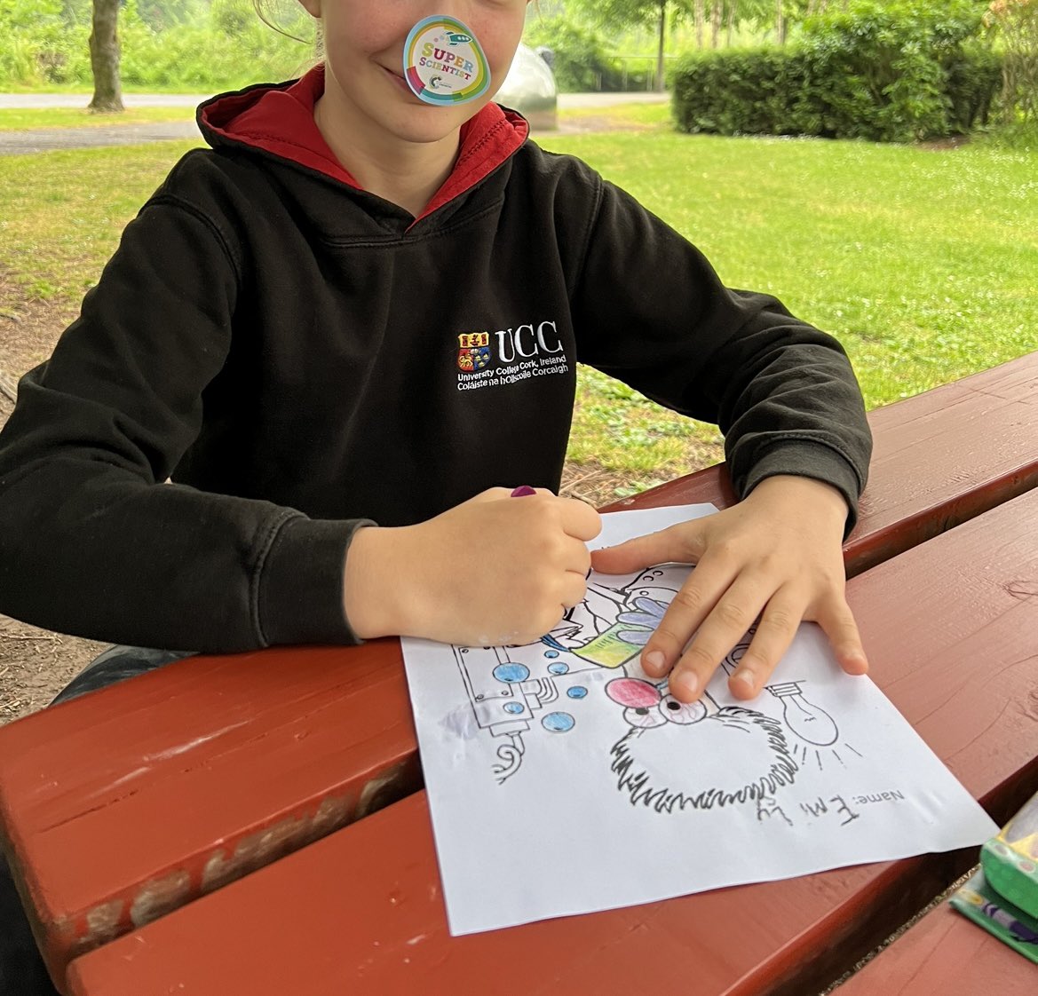 ShabilaShah's tweet photo. Some serious colouring competition at the #carnival of Science. Turned out very engaging, @uccchemistry @eriucc @REWATERGY_EID https://t.co/y1DtJsIikT