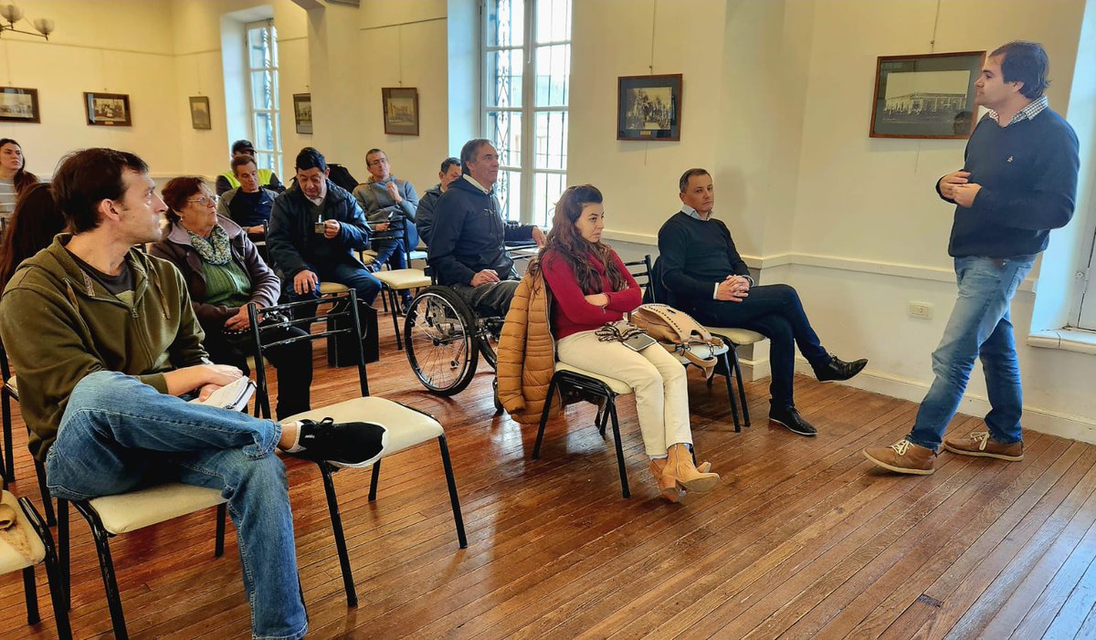 Hoy en #Rauch participamos de la Charla/Taller sobre "Accesibilidad y territorio. El ejercicio de los Derechos en el Siglo XXI", a cargo de la Lic. Adriana Boffelli y <a href="/RomanDVedova/">Roman Della Vedova</a>. Muchas gracias <a href="/maxisuescun/">maximiliano suescun</a>