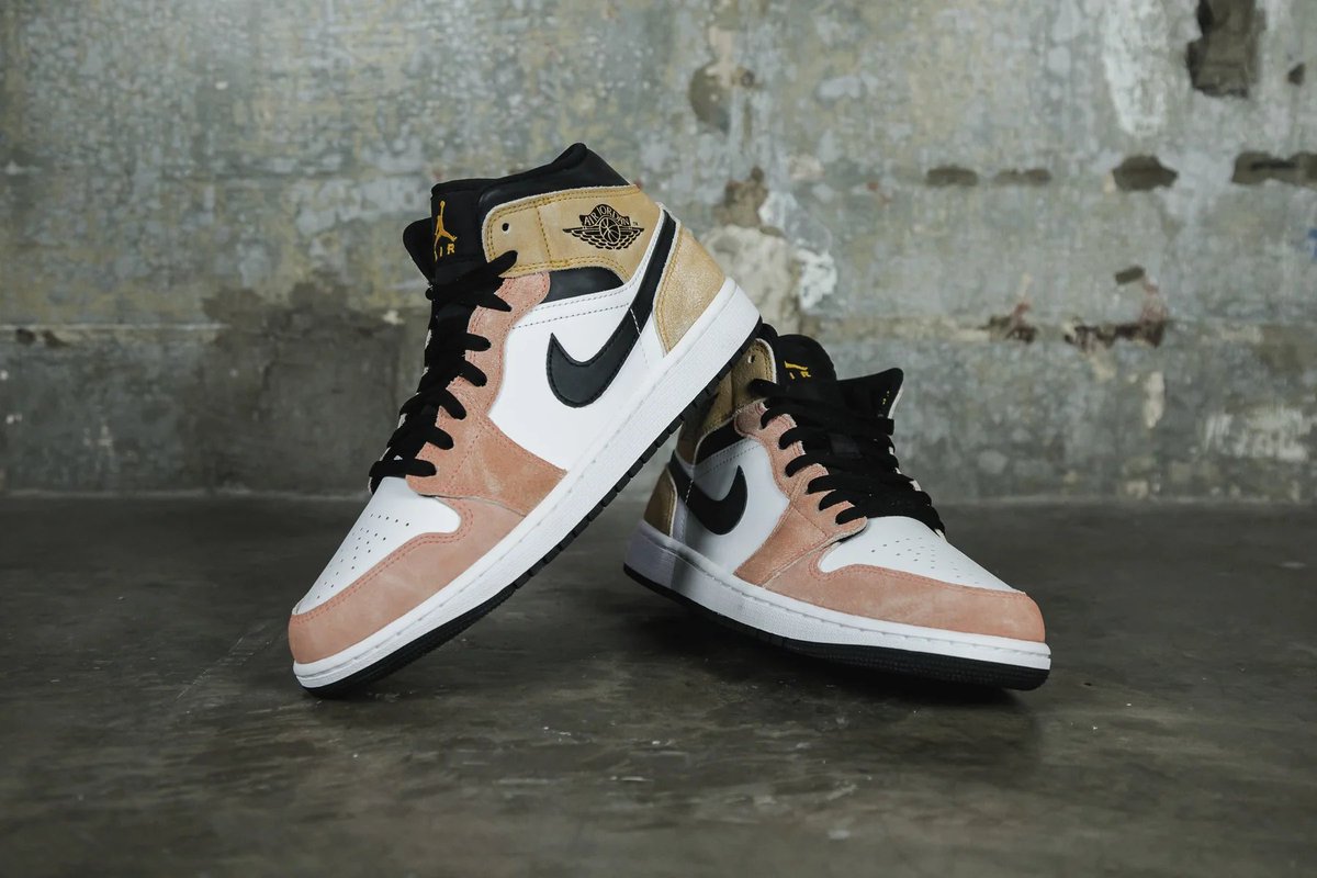 KicksDealsCA's tweet photo. The Air Jordan 1 Mid "Flight Club" can be had from @footlockercad for $175 + free ship! https://t.co/f7M3K6Zc83 https://t.co/m3VahPjOcZ