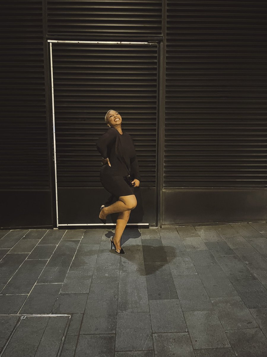 SoniaMuneri's tweet photo. Mama sometimes stays out past bedtime 🥰 #mcr https://t.co/iJO54obtwK