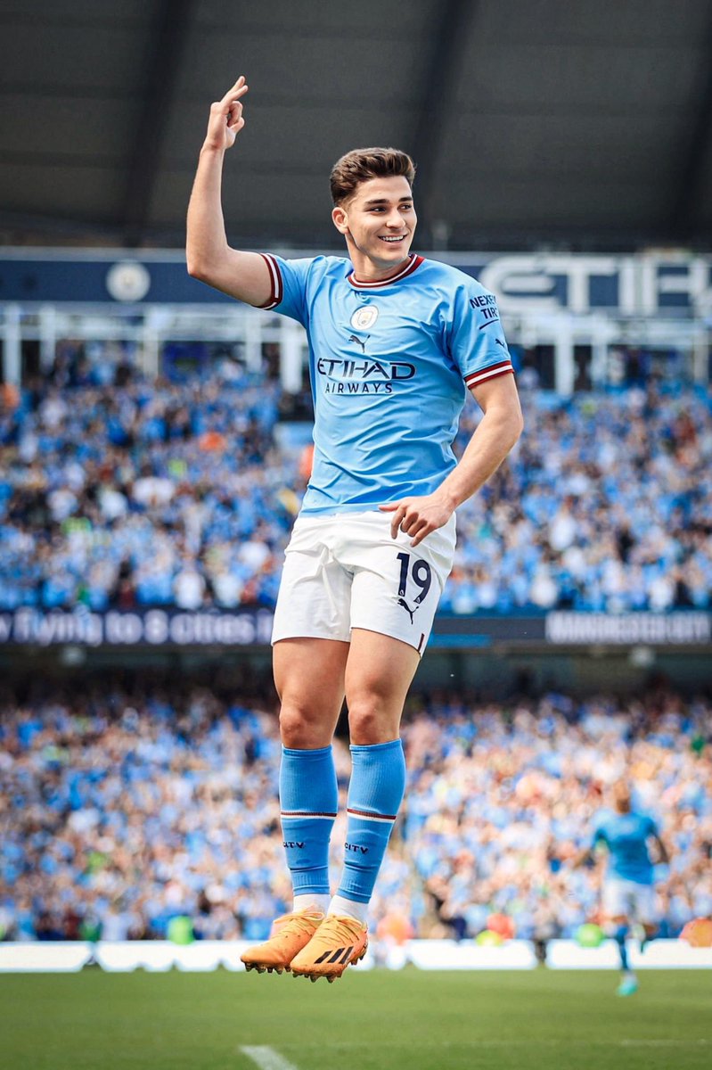 ✅ Liga Profesional 🇦🇷
✅ Copa Argentina 🇦🇷
✅ Supercopa Argentina 🇦🇷
✅ Trofeo de Campeones 🇦🇷
✅ Copa Libertadores 🏆
✅ Recopa Sudamericana 🏆
✅ Copa América 🌎
✅ Finalissima 🌎
✅ Copa del Mundo 🌎
✅ Premier League 🏴󠁧󠁢󠁥󠁮󠁧󠁿
✅ FA Cup 🏴󠁧󠁢󠁥󠁮󠁧󠁿

✅ CHAMPIONS LEAGUE 🏆 

Sí, son ¡12